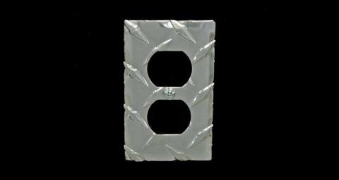 RaceMates Single Electrical Outlet Wall Plate Cover / 10 Pack / Diamond Tread Aluminum / Owens Products