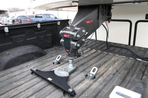 Executive Torsion Flex Turning Point Fifth Wheel to Gooseneck 2 5/16 Inch Coupler 1.5K 4.5K pin weight range 21K Towing Gen Y Hitch