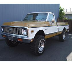 4 Inch Lift Kit (with 52 Inch Rear Springs) 1973-1991 Chevy K20 and GMC K25 Suburban or 1973-1988 3/4 Ton Solid Axle Pickup 4WD with Superlift Shocks Superlift
