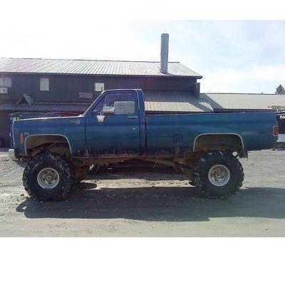 12 Inch Lift Kit 1973-1991 Chevy K20 and GMC K25 Suburban or 1973-1988 3/4 Ton Solid Axle Pickup 4WD (with 52 Inch Rear Springs) Rear Spring Kit with Superlift Shocks Superlift