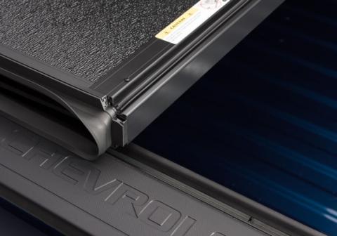 Tonneau Cover Flex 2004-2006 (2007 Classic) Chevrolet Silverado/GMC Sierra 5 Foot 9 Inch Bed Crew Cab Black Textured UnderCover