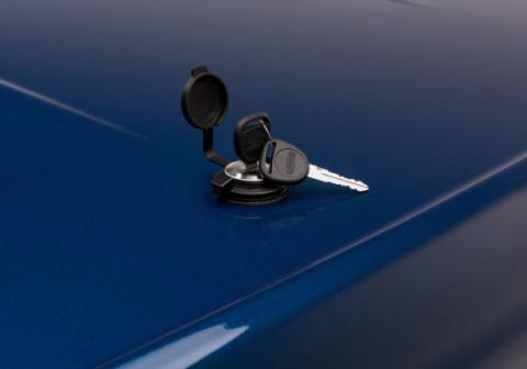 Tonneau Cover Undercover LUX 2018-2023 Toyota Tacoma 6 Foot Bed Std/Ext With Deck Rail System Calvary Blue