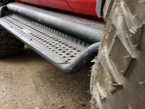 Dominator Xtreme D1 SideSteps With Mounting Bracket Kit Textured Black 2017-2025 Ford F-250/F-350 Go Rhino